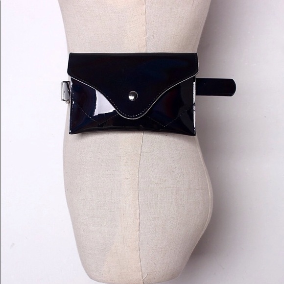 IN NOW 💕THE FANNY PACK - Picture 3 of 4